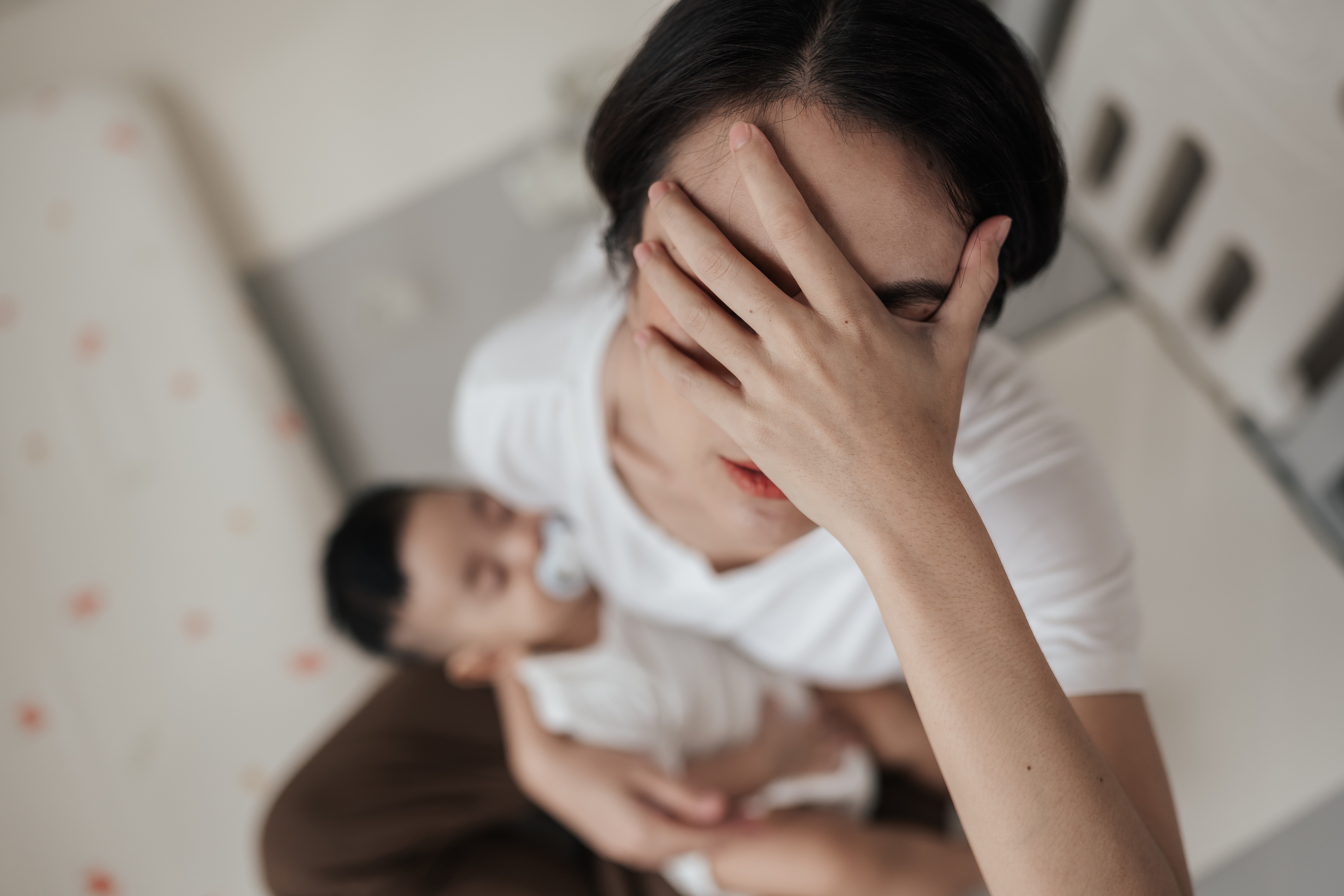 mom shaming, pola asuh anak, dukungan ibu muda, komunitas parenting, gaya pengasuhan berbeda, ibu mendidik anak, solidaritas sesama bunda, Bunda, si Kecil